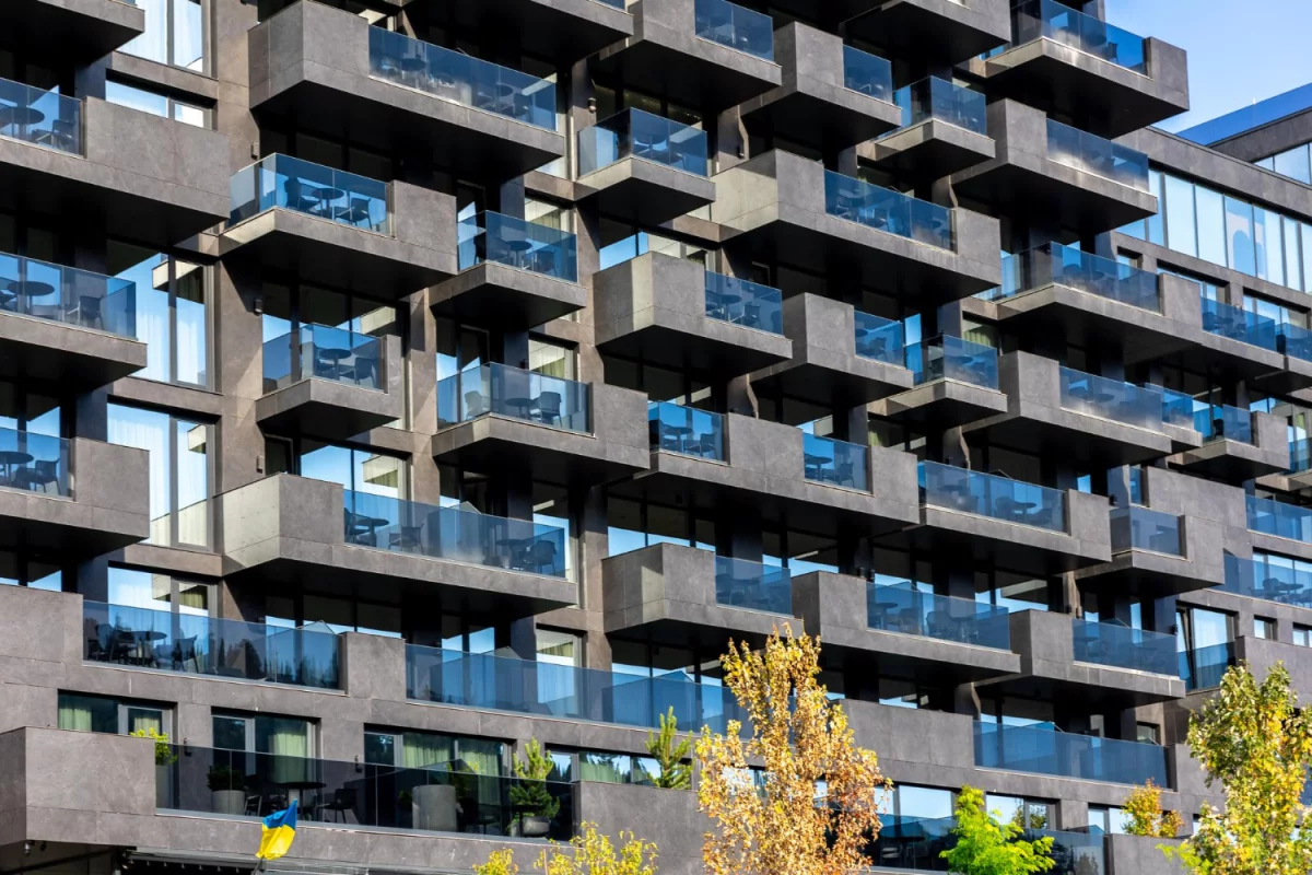 Zwykły Chłopak Chciał pojechać na wakacje. Przypadkowo Odkrył 1 Dziwny Sposób, Przez Który Sprzedawcy Go Nienawidzą.